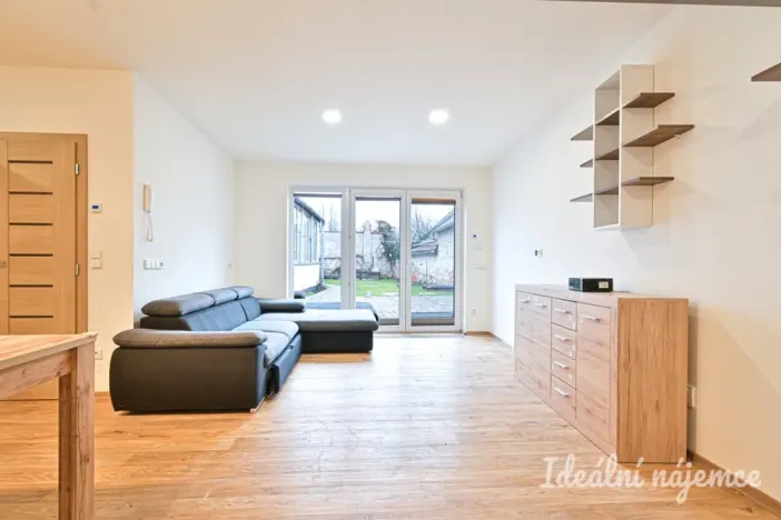 Pronájem bytu 3+kk, Vojkovice, Hlavní, 82 m2