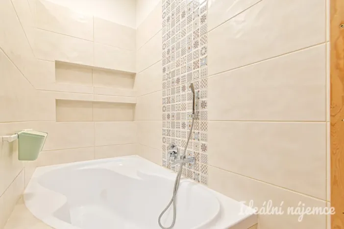 Pronájem bytu 3+kk, Vojkovice, Hlavní, 82 m2