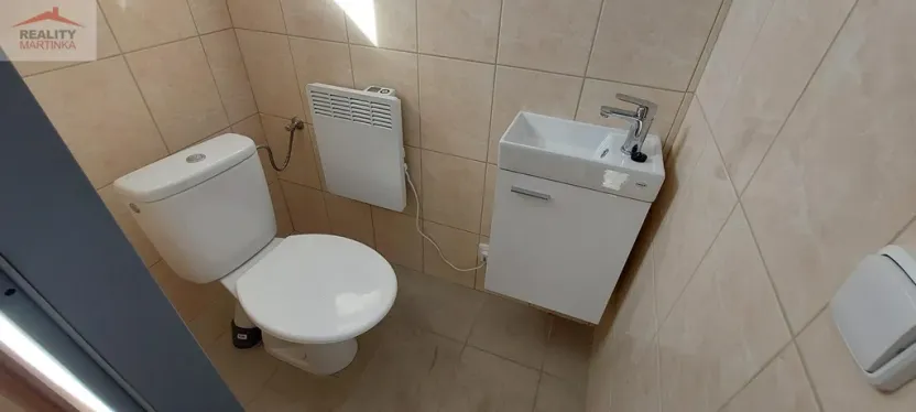 Pronájem výrobních prostor, Valašské Meziříčí - Bynina, 820 m2