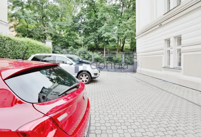 Pronájem kanceláře, Praha, Bieblova, 89 m2