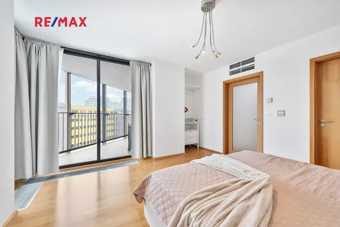 Pronájem bytu 2+kk, Praha - Žižkov, Ke kapslovně, 64 m2