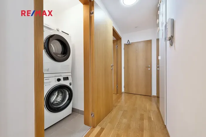 Pronájem bytu 2+kk, Praha - Žižkov, Ke kapslovně, 64 m2