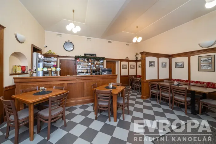 Prodej komerční nemovitosti, Hořice, náměstí Jiřího z Poděbrad, 330 m2