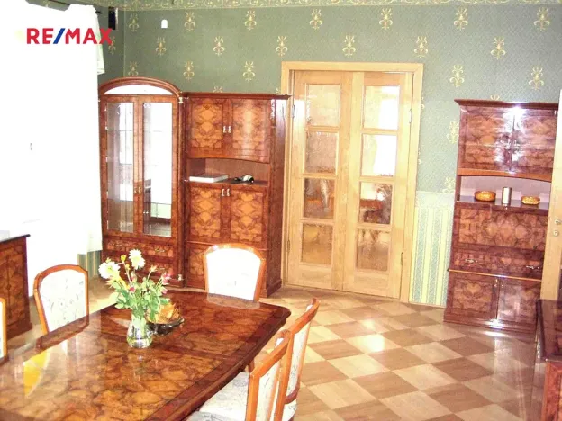 Pronájem vily, Perštejn, 700 m2