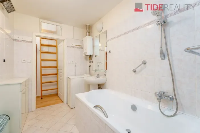 Prodej bytu 4+kk, Praha, Senovážné náměstí, 94 m2
