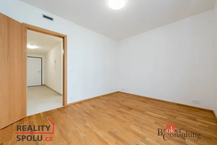 Pronájem bytu 2+kk, Praha - Vysočany, Smržových, 52 m2
