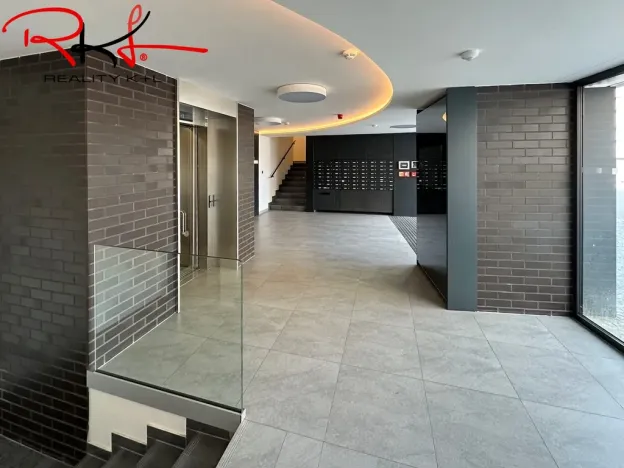 Pronájem bytu 1+kk, Praha, U Pergamenky, 38 m2