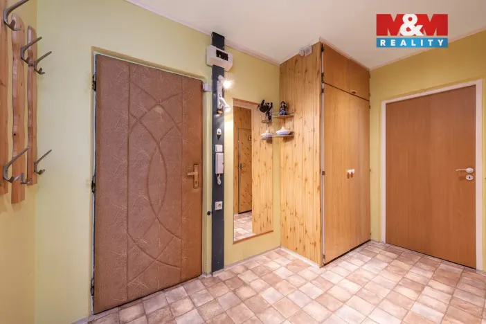 Prodej bytu 2+1, Chomutov, Holešická, 62 m2