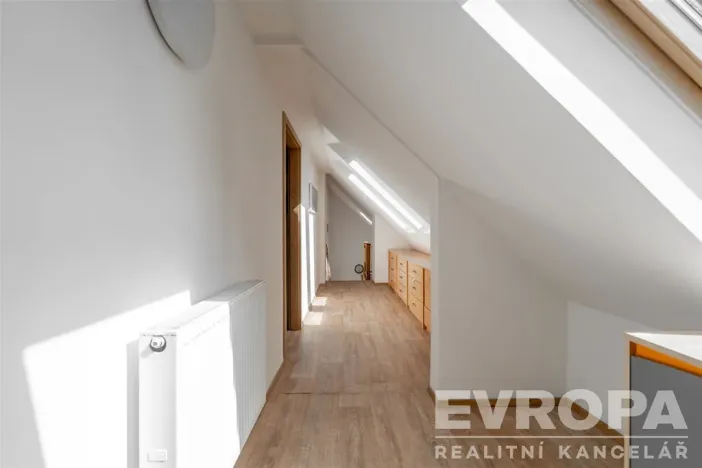 Prodej rodinného domu, Zeleneč, Bezručova, 213 m2