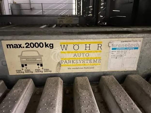 Pronájem garážového stání, Praha - Vinohrady, Francouzská, 14 m2