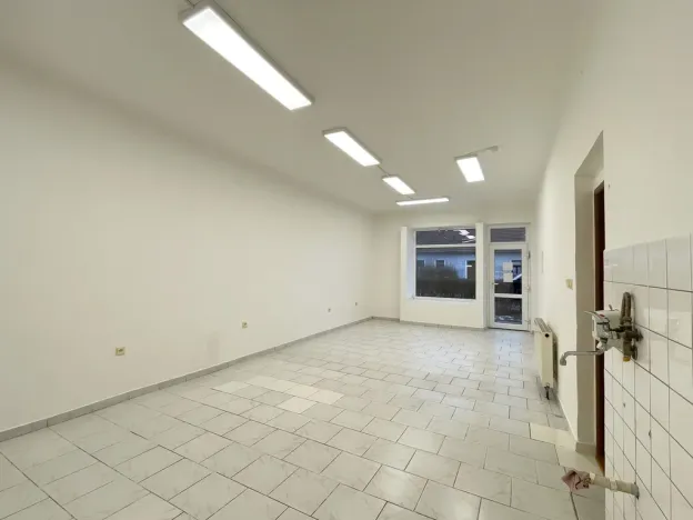 Pronájem obchodního prostoru, Olomouc - Nové Sady, Střední novosadská, 34 m2