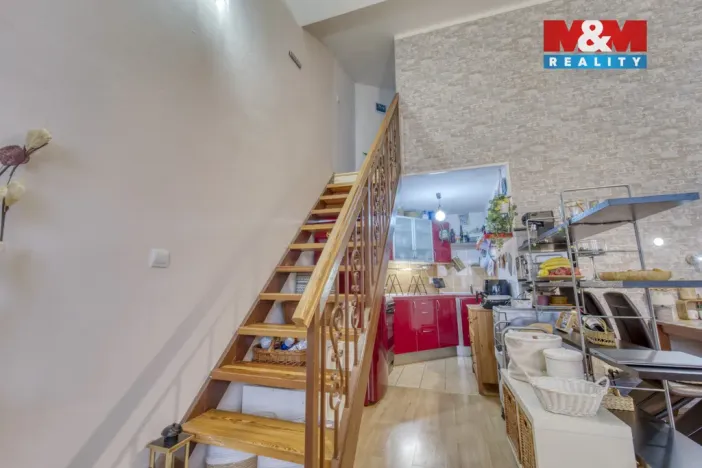 Prodej bytu 3+kk, Šestajovice, Komenského, 78 m2