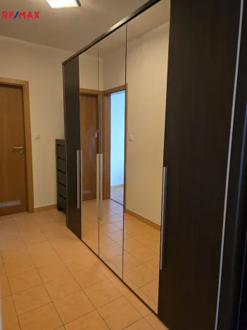 Pronájem bytu 2+kk, Karlovy Vary, Na Vyhlídce, 52 m2