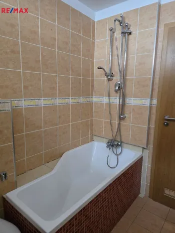 Pronájem bytu 2+kk, Karlovy Vary, Na Vyhlídce, 52 m2