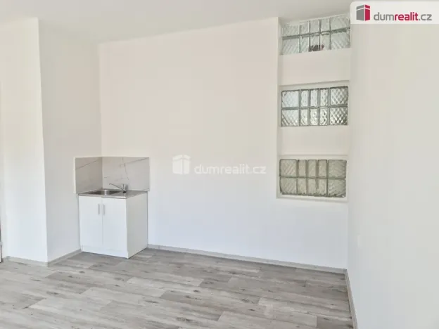 Pronájem komerční nemovitosti, České Budějovice - České Budějovice 2, Na Zlaté stoce, 31 m2