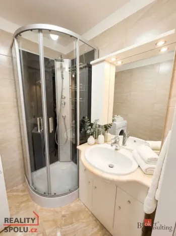 Pronájem bytu 3+1, Praha - Žižkov, Na Jarově, 69 m2