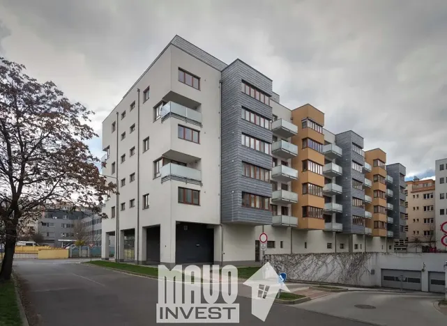 Pronájem garážového stání, Praha - Michle, Hanusova, 18 m2