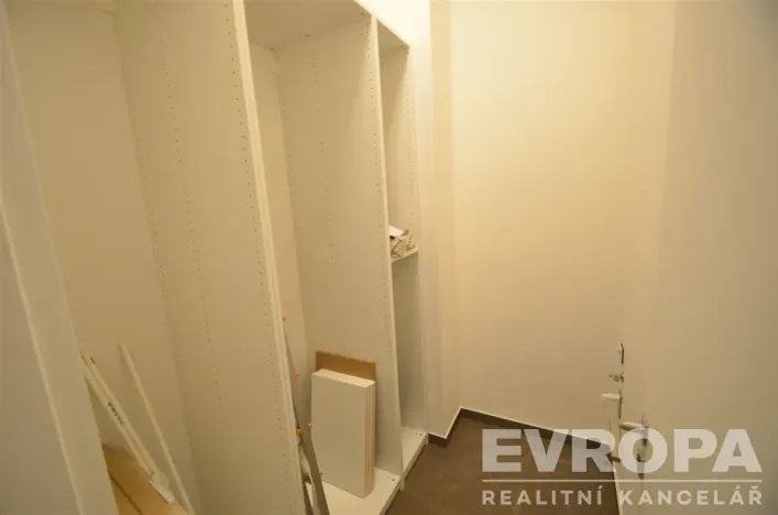 Pronájem bytu 2+kk, Praha - Karlín, Peckova, 55 m2