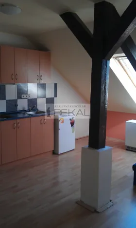 Pronájem bytu 1+kk, Praha - Smíchov, Kmochova, 32 m2
