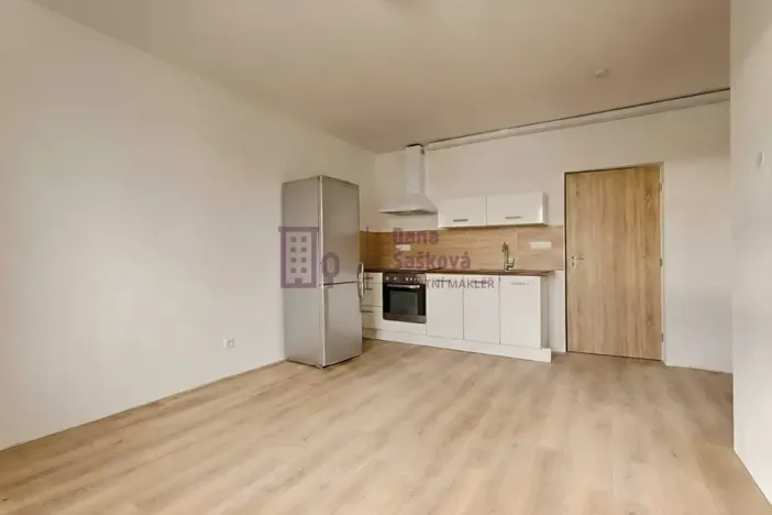 Pronájem bytu 2+kk, Jindřichův Hradec, nám. Míru, 39 m2