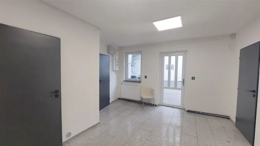 Pronájem obchodního prostoru, Praha - Štěrboholy, Výrobní, 62 m2
