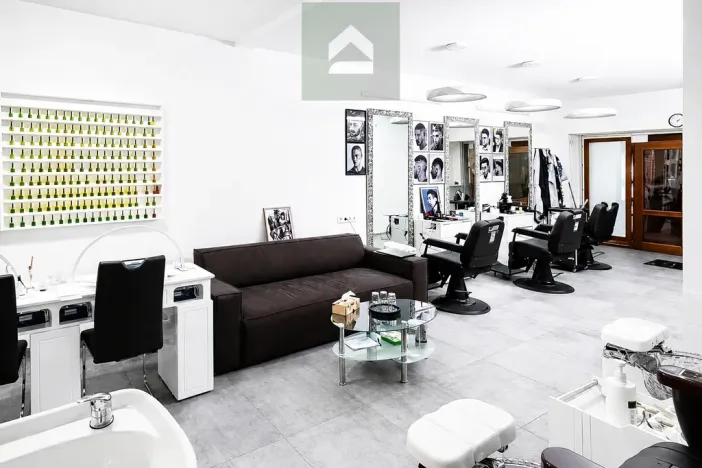 Pronájem obchodního prostoru, Plzeň - Jižní Předměstí, náměstí T. G. Masaryka, 40 m2