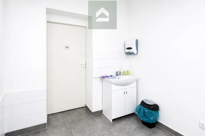 Pronájem obchodního prostoru, Plzeň - Jižní Předměstí, náměstí T. G. Masaryka, 40 m2