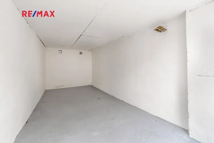 Pronájem garáže, Praha - Břevnov, 18 m2