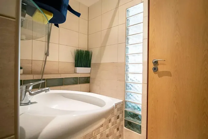 Pronájem bytu 2+kk, Liberec, Dobiášova, 42 m2