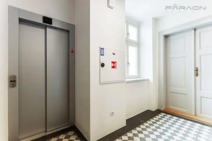 Pronájem bytu 2+kk, Praha - Karlín, Sokolovská, 45 m2