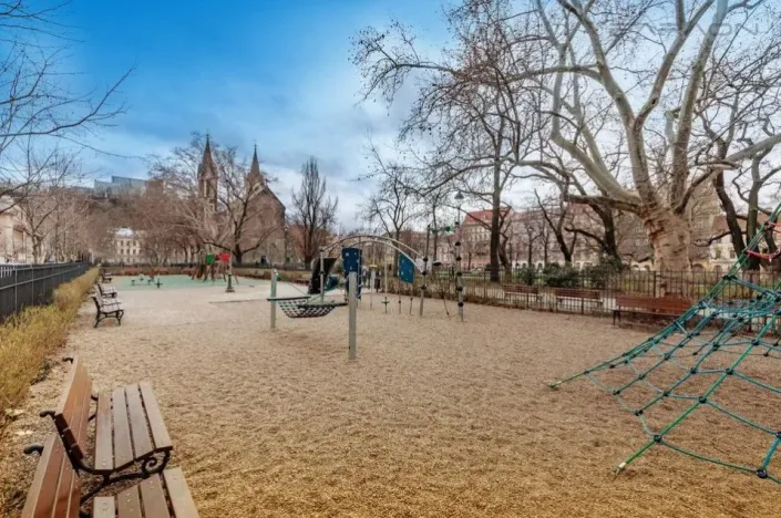 Pronájem bytu 2+kk, Praha - Karlín, Sokolovská, 45 m2