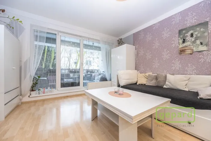 Pronájem bytu 2+kk, Praha, Chlebovická, 53 m2