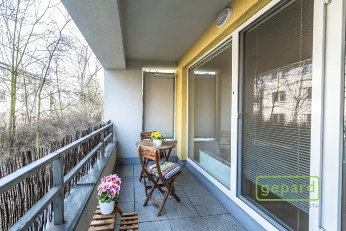 Pronájem bytu 2+kk, Praha, Chlebovická, 53 m2