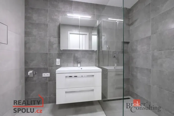 Pronájem bytu 2+kk, Plzeň - Doubravka, Na Kovárně, 44 m2