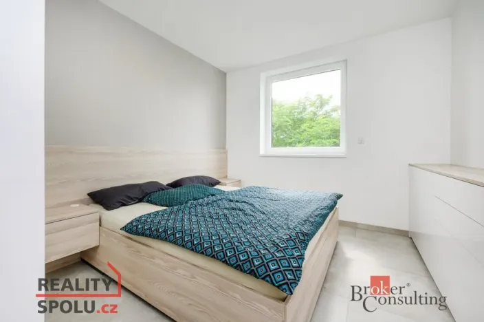 Pronájem bytu 2+kk, Plzeň - Doubravka, Na Kovárně, 44 m2