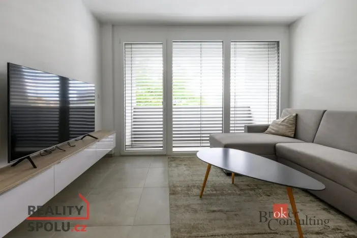 Pronájem bytu 2+kk, Plzeň - Doubravka, Na Kovárně, 44 m2