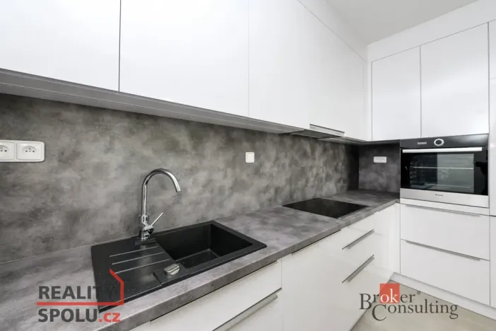 Pronájem bytu 2+kk, Plzeň - Doubravka, Na Kovárně, 44 m2