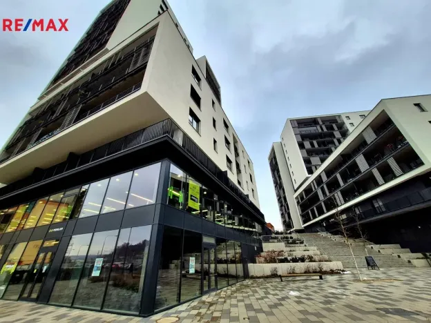 Pronájem garážového stání, Praha - Modřany, Mezi vodami, 15 m2