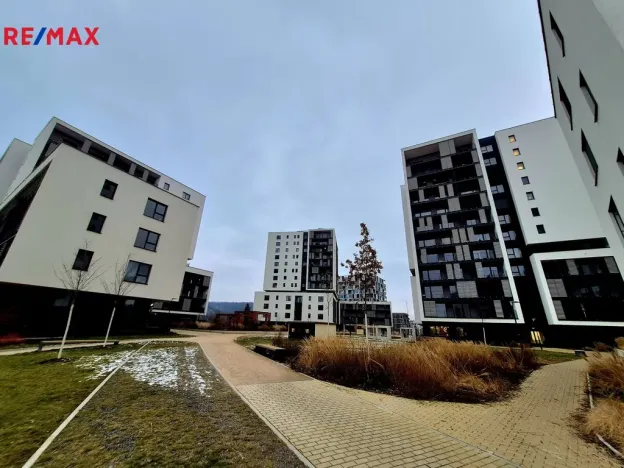 Pronájem garážového stání, Praha - Modřany, Mezi vodami, 15 m2