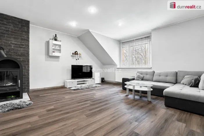 Prodej bytu 3+1, Karlovy Vary - Stará Role, Holečkova, 87 m2