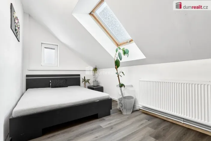 Prodej bytu 3+1, Karlovy Vary - Stará Role, Holečkova, 87 m2