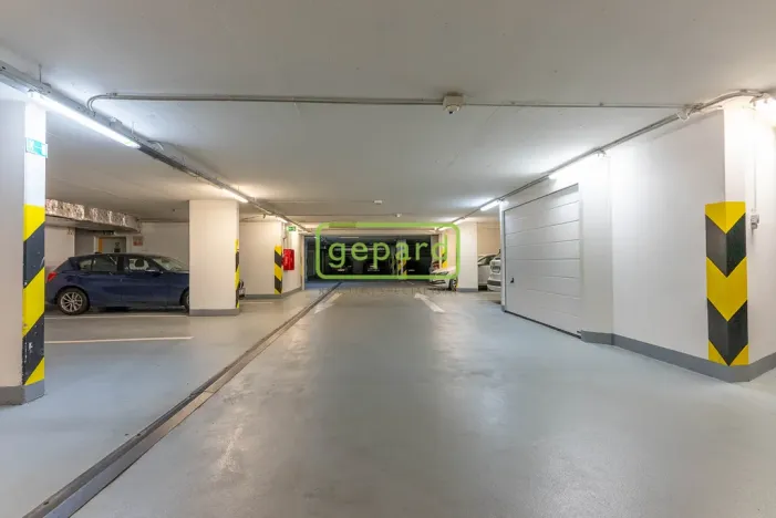 Prodej garážového stání, Praha, náměstí Přátelství, 25 m2