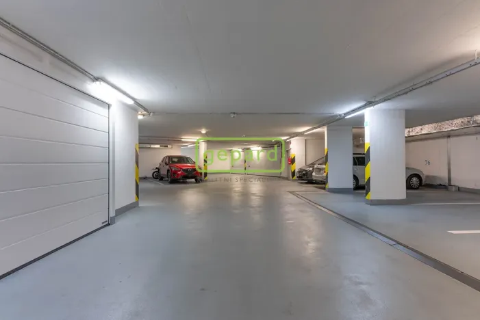 Prodej garážového stání, Praha, náměstí Přátelství, 25 m2