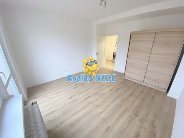 Pronájem bytu 1+kk, Praha - Žižkov, Baranova, 30 m2