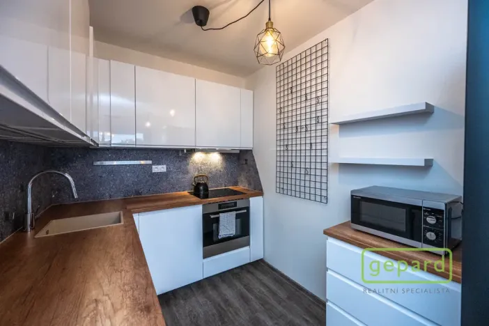 Pronájem bytu 2+kk, Praha, Augustinova, 46 m2