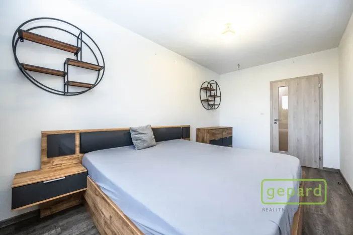 Pronájem bytu 2+kk, Praha, Augustinova, 46 m2