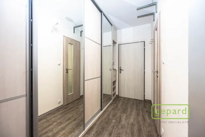 Pronájem bytu 2+kk, Praha, Augustinova, 46 m2