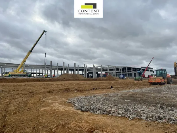 Pronájem skladu, 5920 m2