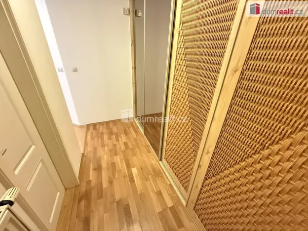 Pronájem bytu 2+kk, Praha - Břevnov, Hošťálkova, 56 m2