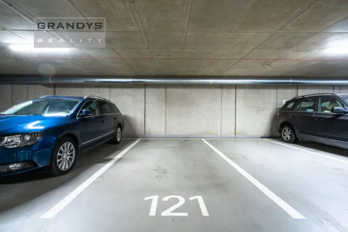 Prodej garážového stání, Praha - Hodkovičky, Šífařská, 13 m2